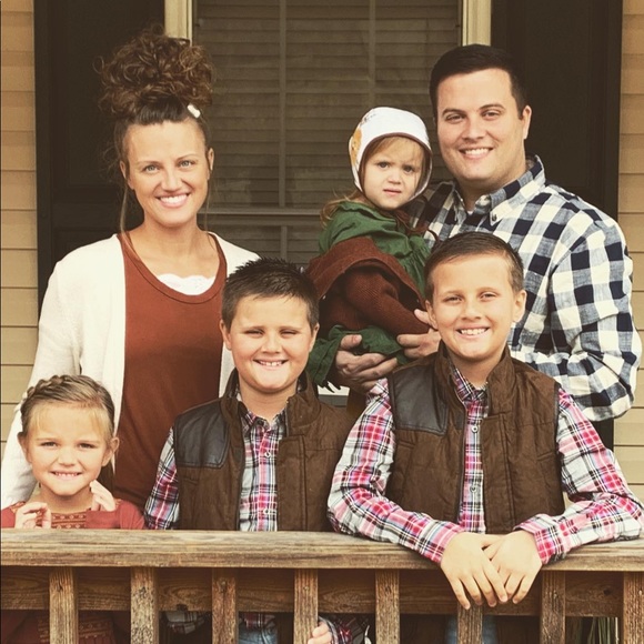 Meet your Posher, Amanda - Picture 1 of 3